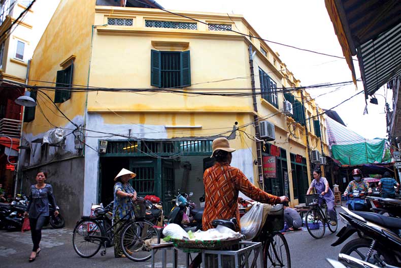 http://ashui.com/mag/images/stories/201105/hanoi_maiky1.jpg